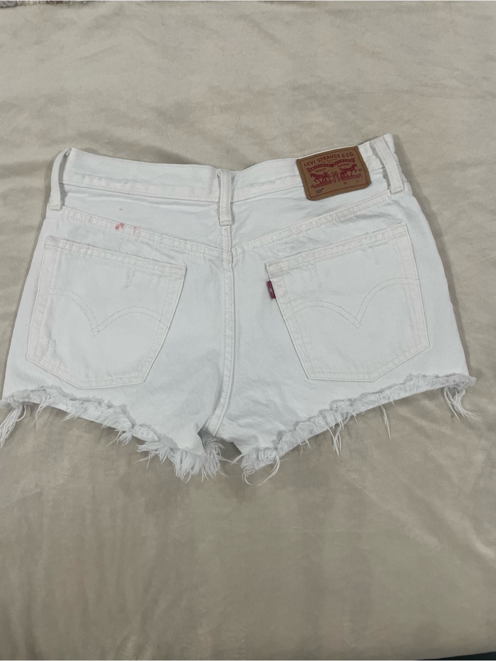White Levi’s 501 shorts w27 few stains